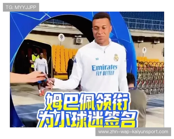 姆巴佩街头帮小孩签名，粉丝暖心留言不断