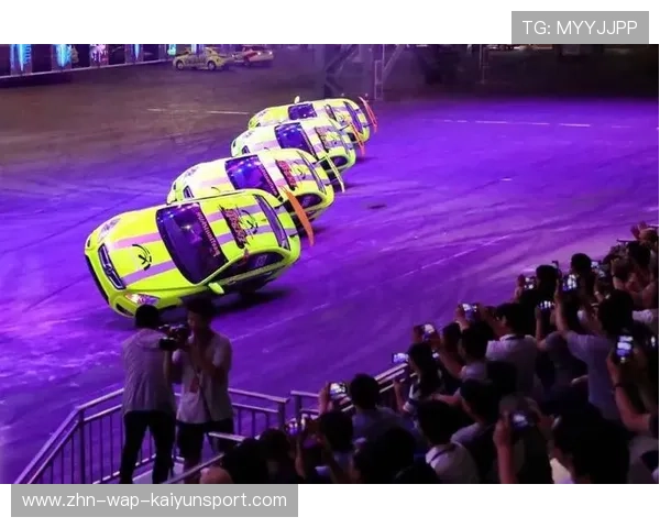 赛车连续几圈紫色最快纪录震撼观众，速度与激情的极限碰撞！