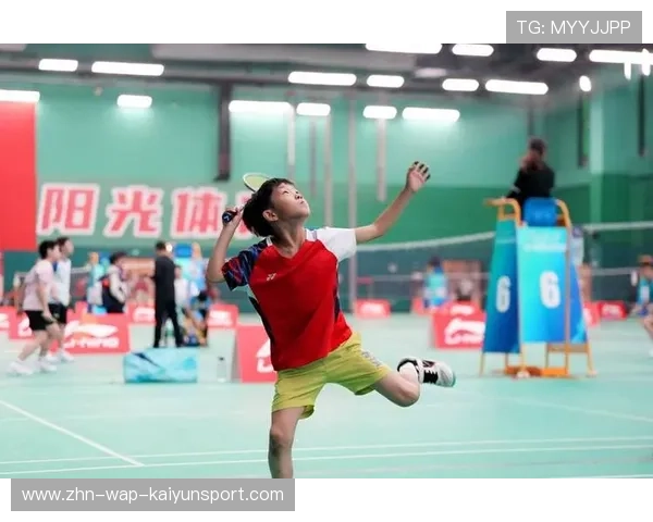 羽毛球小将深夜独练被拍,隔日连胜震惊教练组 羽毛球小将深夜独练被拍,隔日连胜震惊教练组