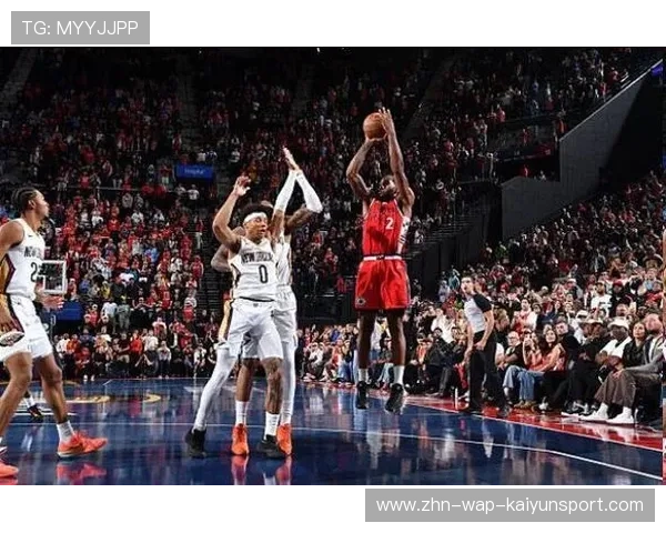 乔治压哨三分点燃主场,洛杉矶连连爆发 乔治压哨三分点燃主场,洛杉矶连连爆发