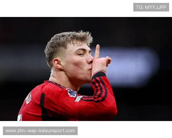 拉什福德禁区外劲射破门曼联领先