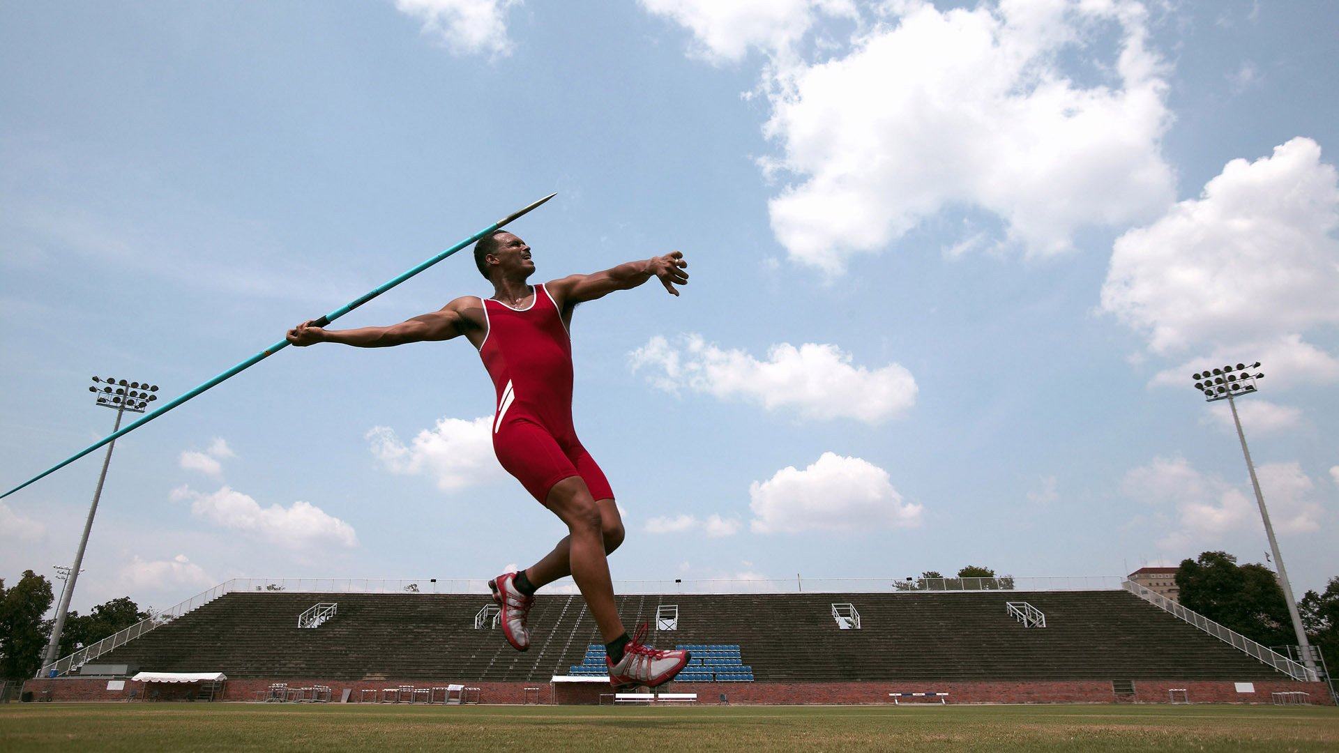 足球纪录保持者接受媒体采访，足球报著名记者