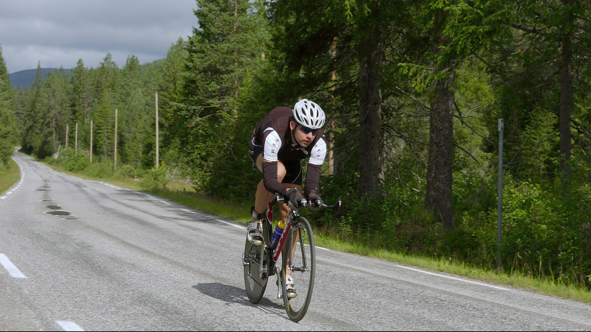 世界铁人三项杯赛法国尼斯站 山海相间赛道上中国女选手获季军，世界铁人三项比赛